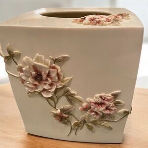 Croscill Charlotte Tissue Box Cover Floral Handpainted Cottage